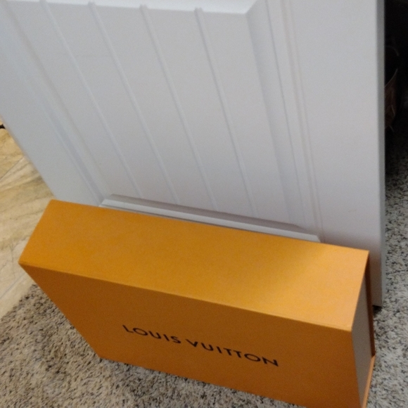 Louis Vuitton Box - Picture 2 of 3